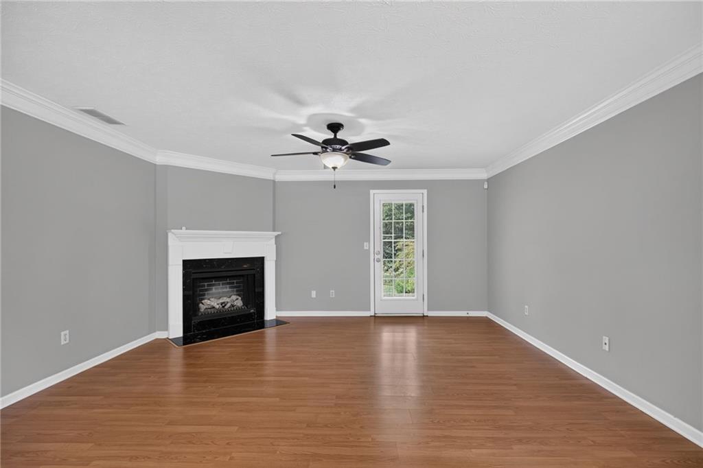 112 Governor Lane Property Photo 7