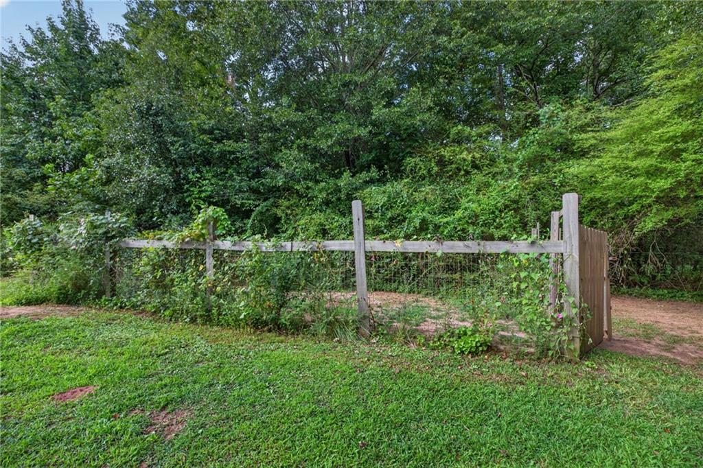 112 Governor Lane Property Photo 28