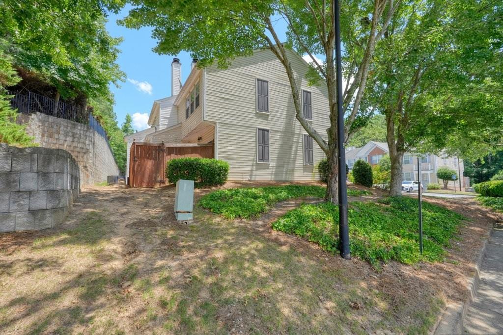 2000 Whitestone Place Property Photo 3