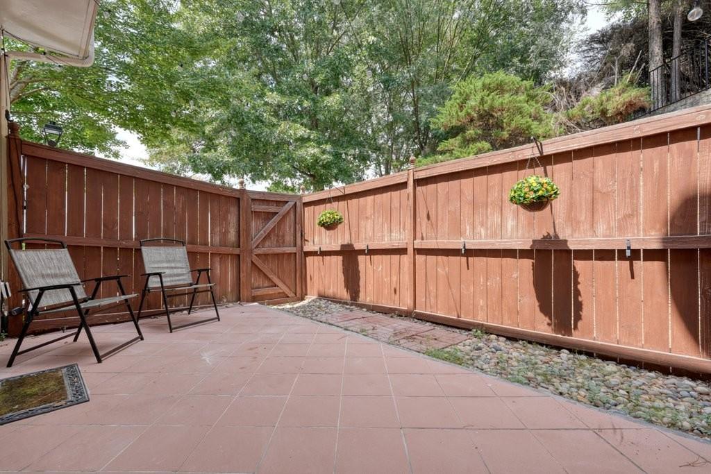 2000 Whitestone Place Property Photo 4
