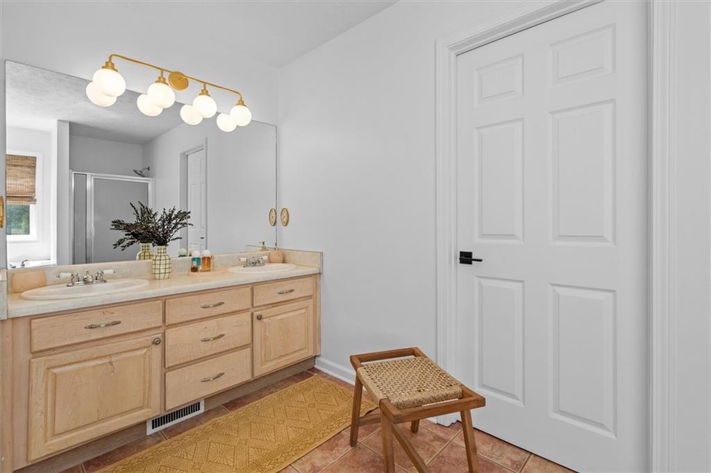 7828208 Property Photo 28