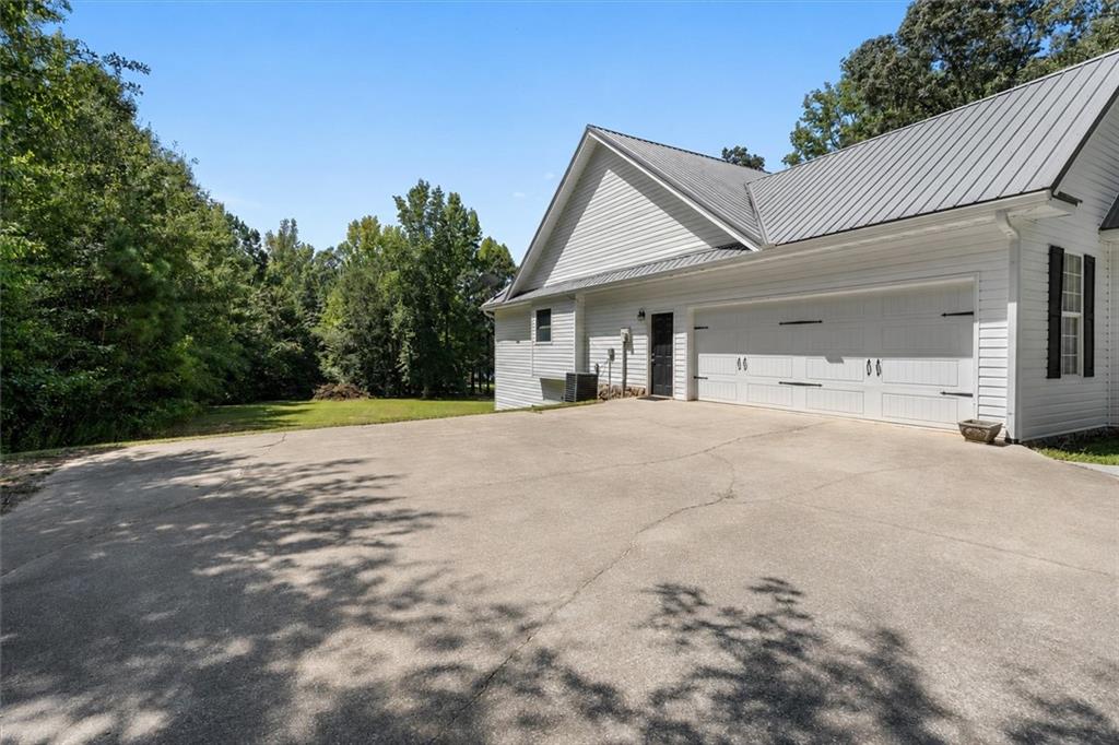 7828208 Property Photo 40