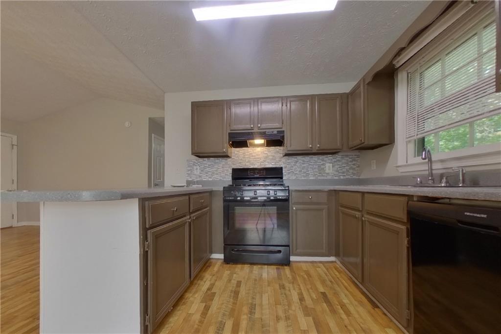 7828211 Property Photo 5