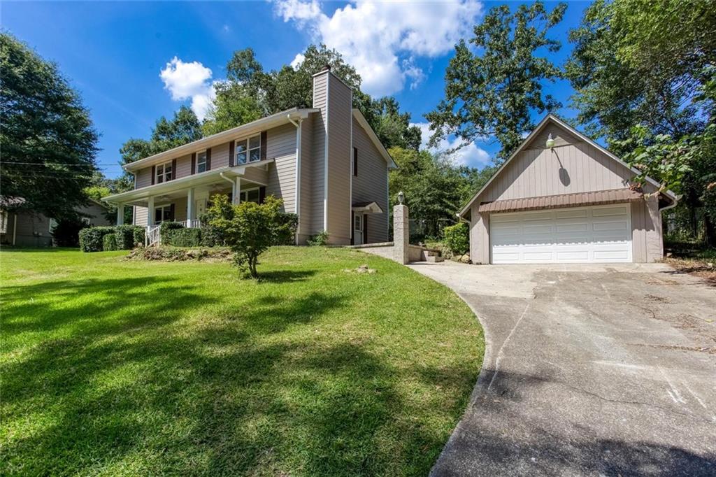 185 Lakeshore Circle Se Property Photo 1