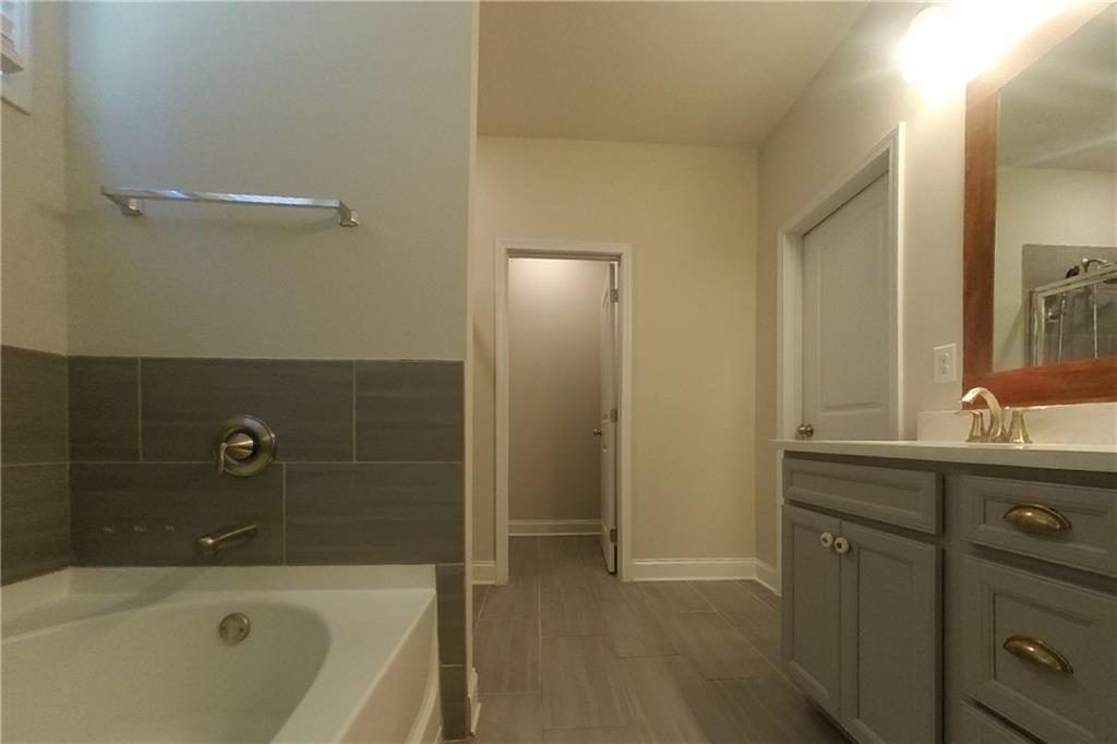 7828509 Property Photo 6