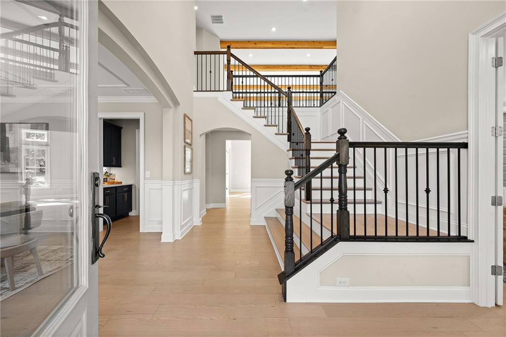 516 Founders Drive E Property Photo 5
