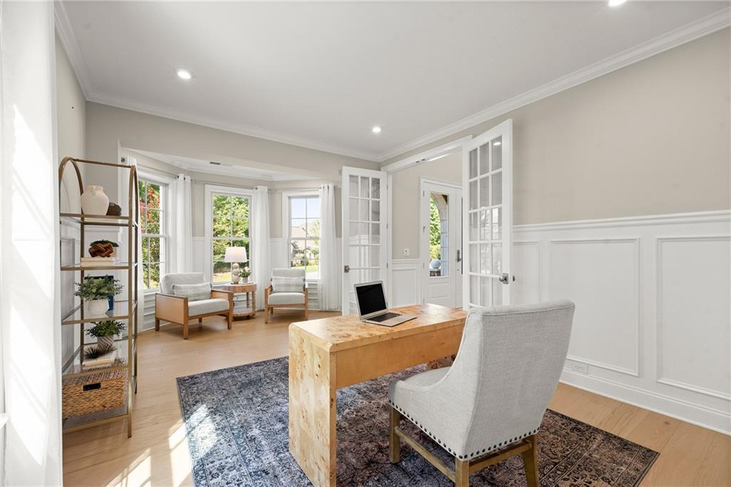 516 Founders Drive E Property Photo 6