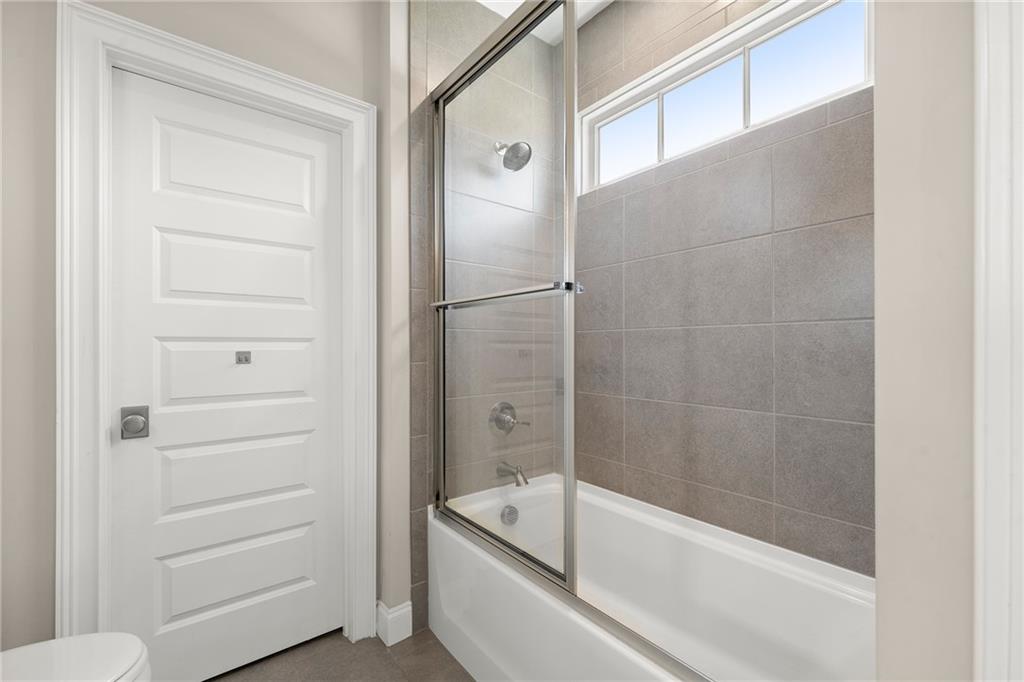 516 Founders Drive E Property Photo 28