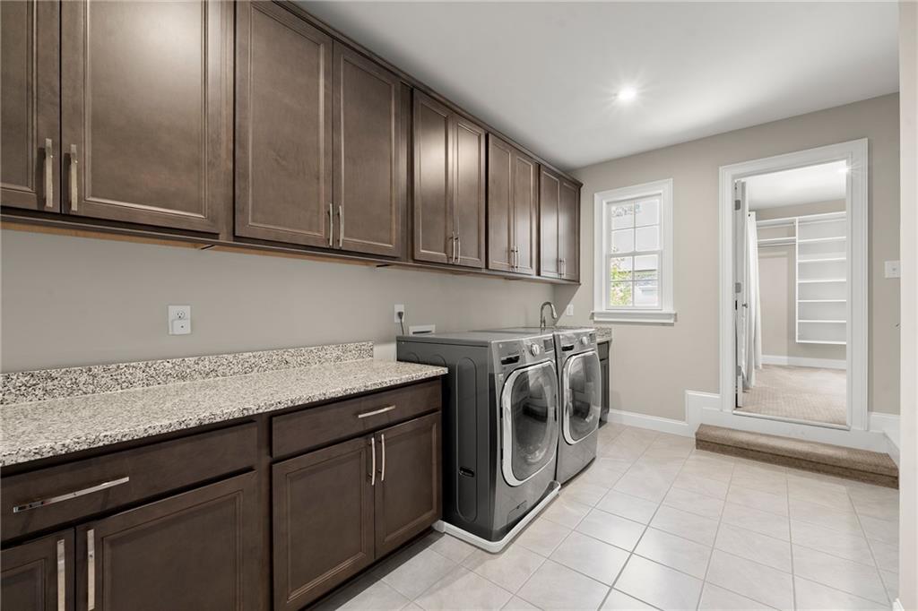 516 Founders Drive E Property Photo 41