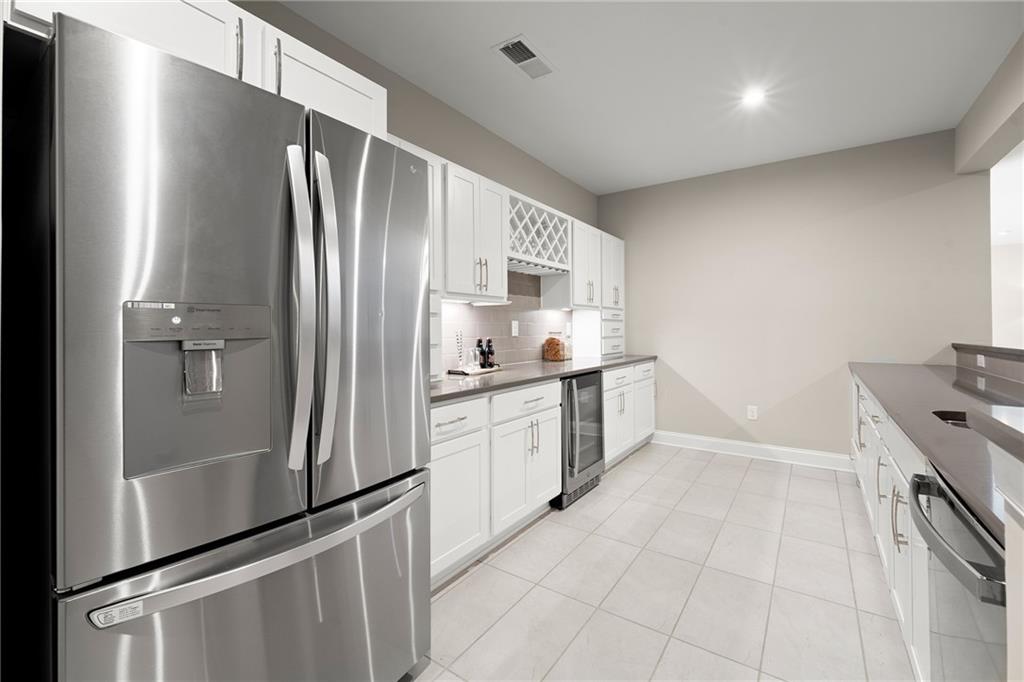 516 Founders Drive E Property Photo 45