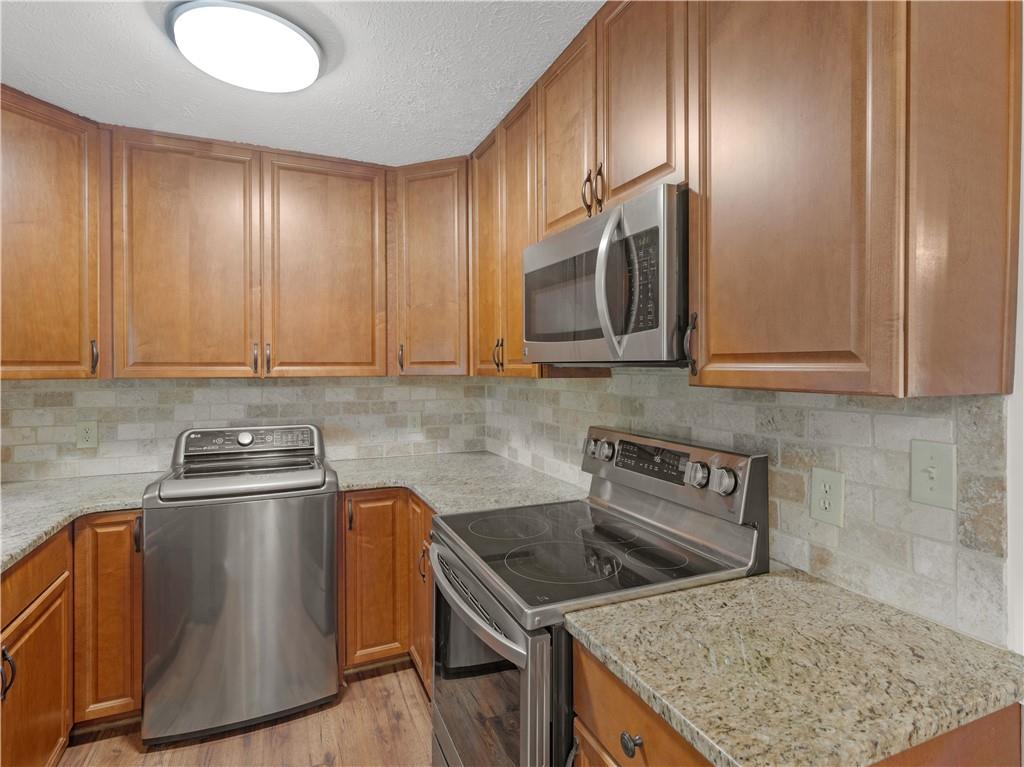 112 Beacon St Property Photo 9