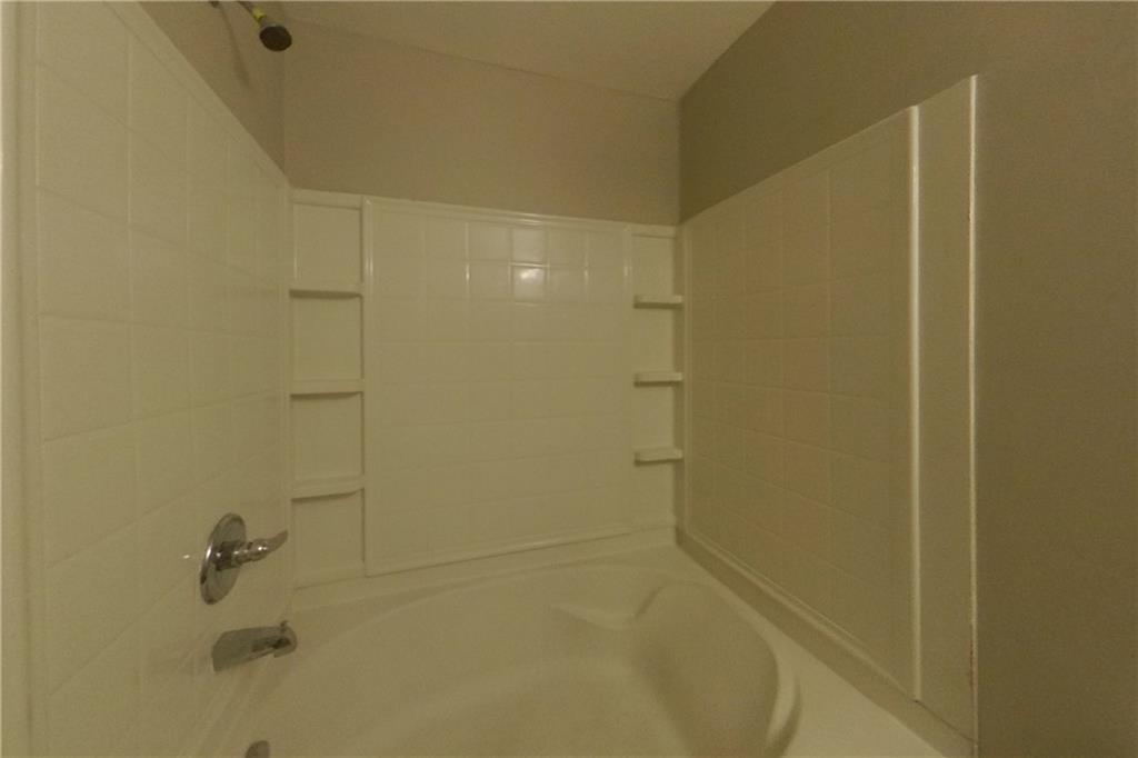 7828649 Property Photo 14