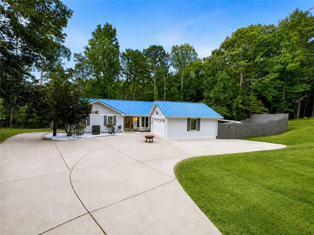 1695 Lakeside Trail Property Photo 1