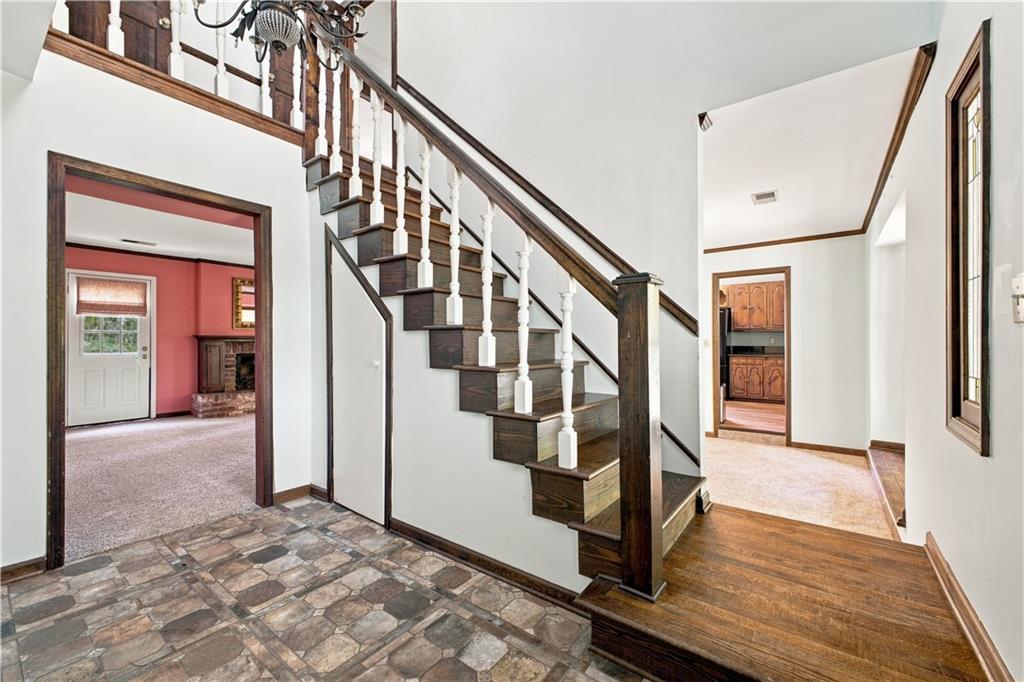 102 Valley Brook Drive Property Photo 8