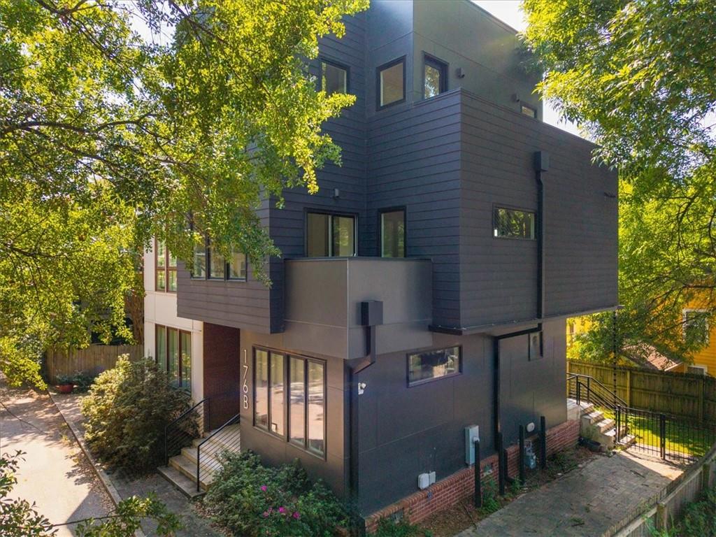 176b Sampson Street Ne Property Photo 1