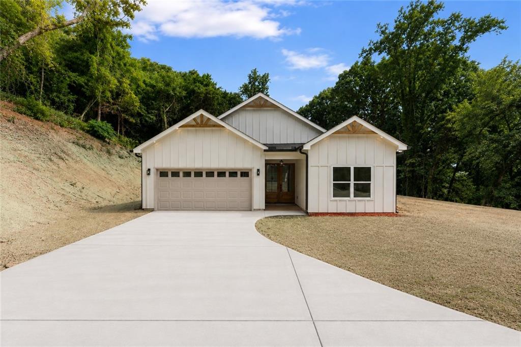 4635 Perry Rd Property Photo 4