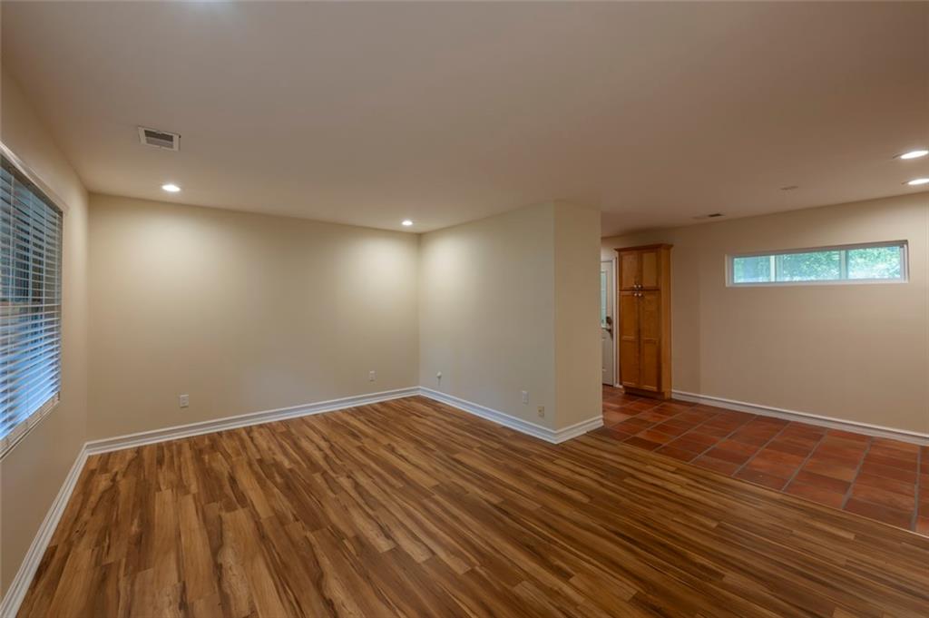 7829111 Property Photo 6