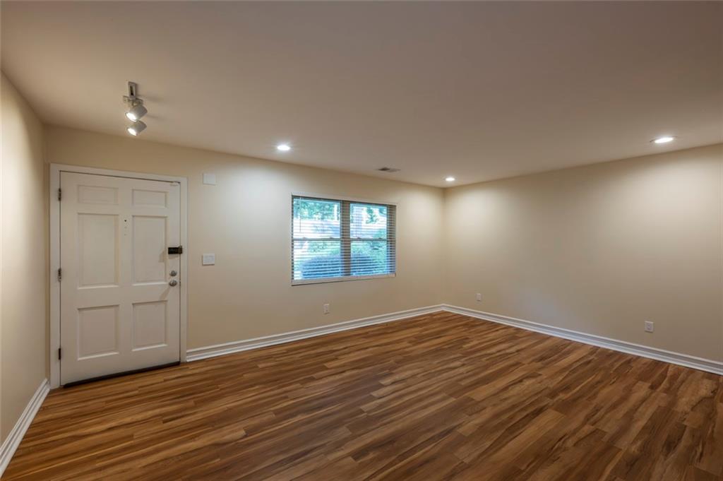 7829111 Property Photo 9