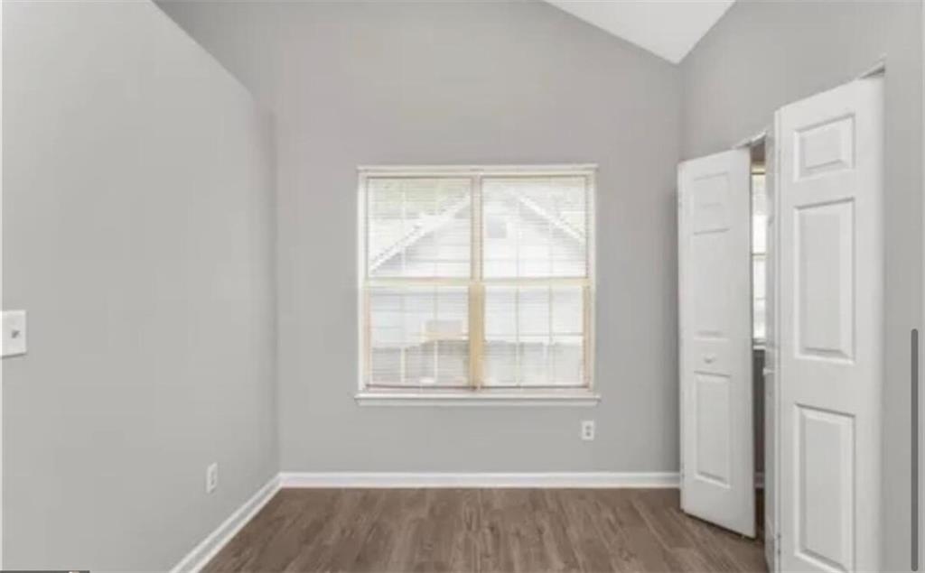 956 Forest Path Property Photo 3