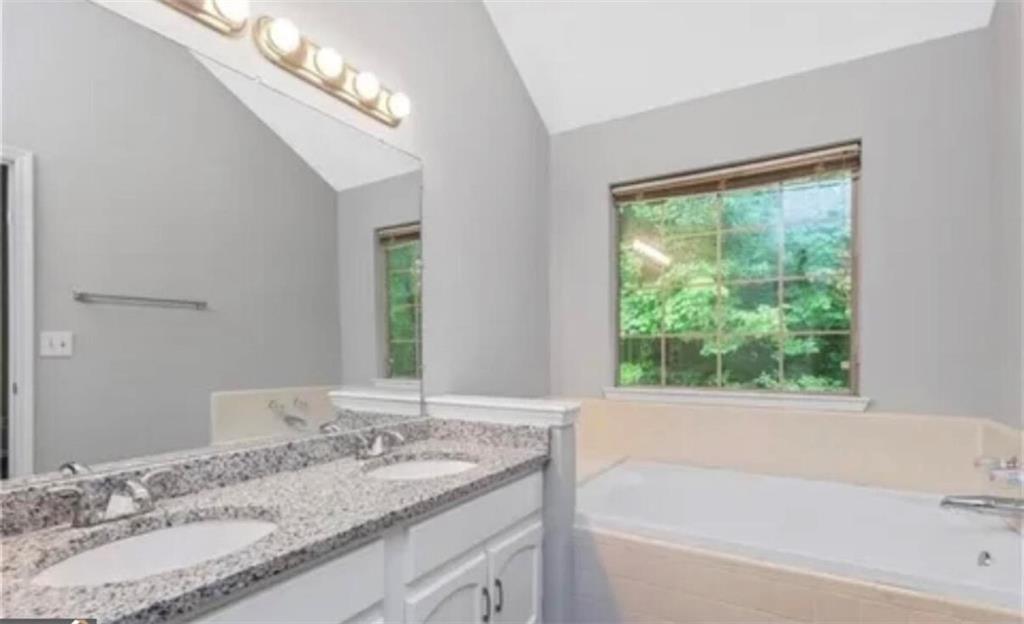 956 Forest Path Property Photo 4