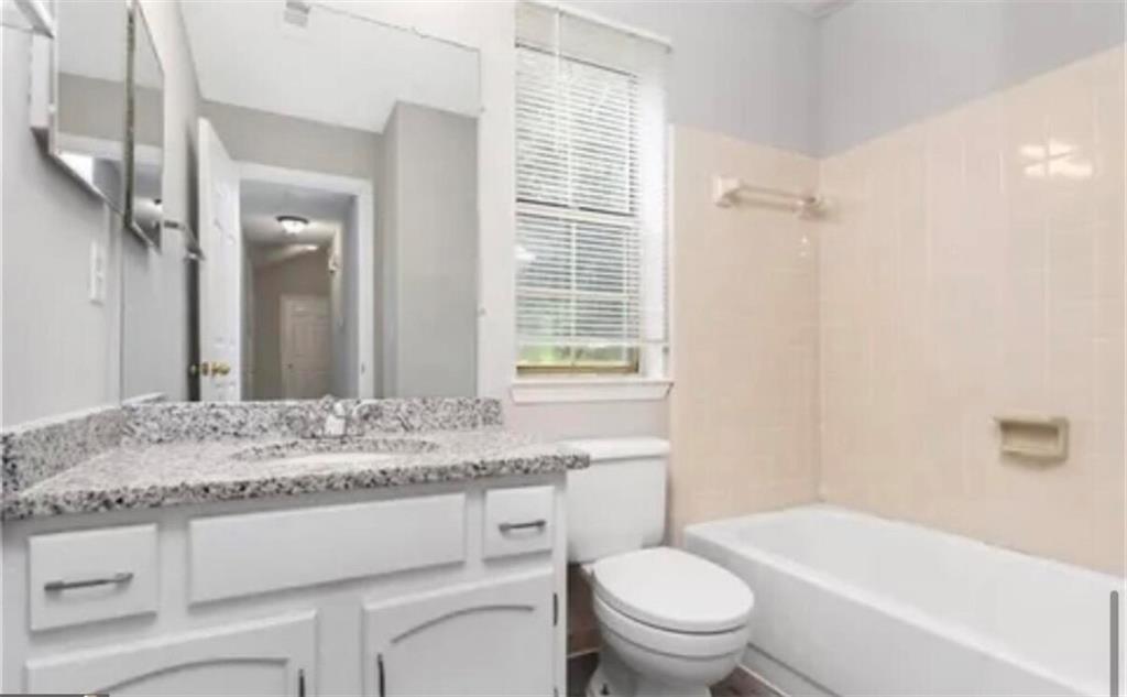 956 Forest Path Property Photo 6