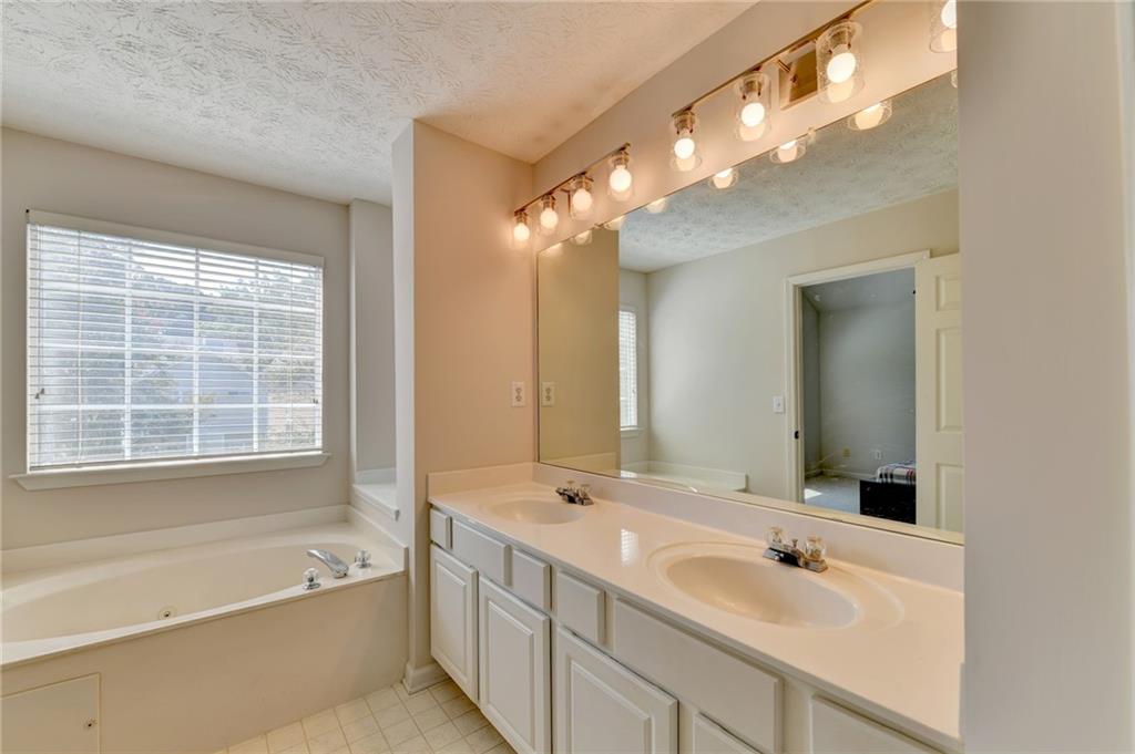2303 Oak Glenn Circle Property Photo 23