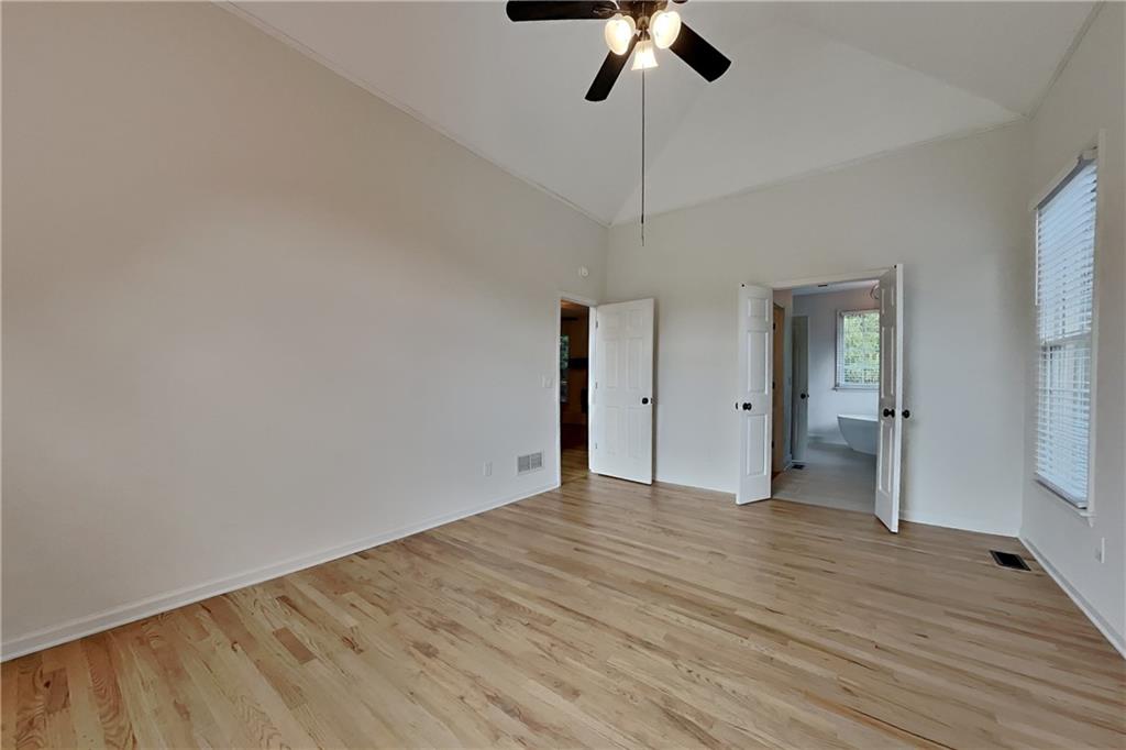 1025 Russell Point Property Photo 6