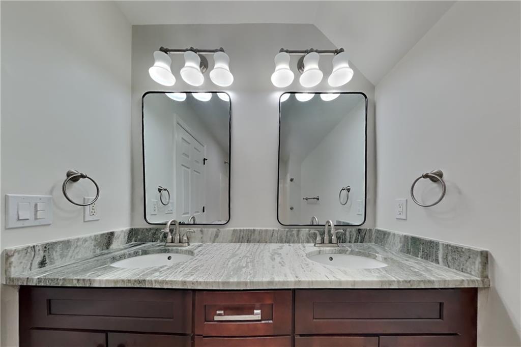 1025 Russell Point Property Photo 20