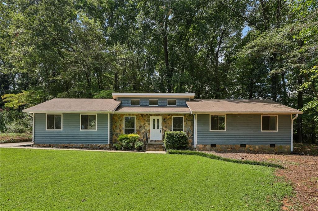106 Hilltop Circle Property Photo 1