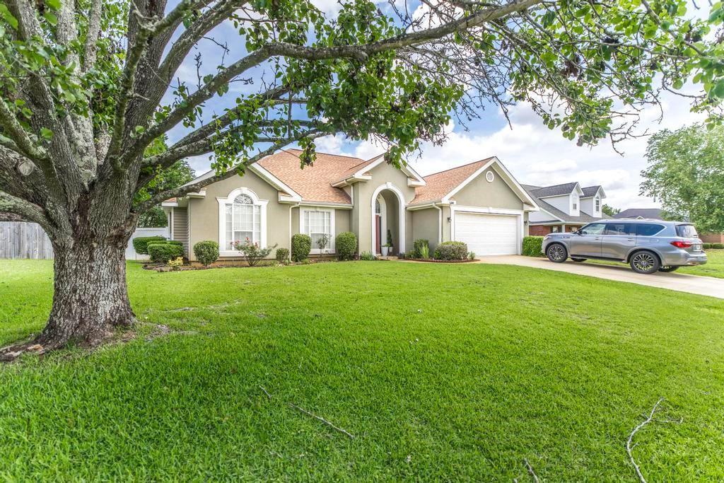 123 Galaxy Avenue Property Photo 2