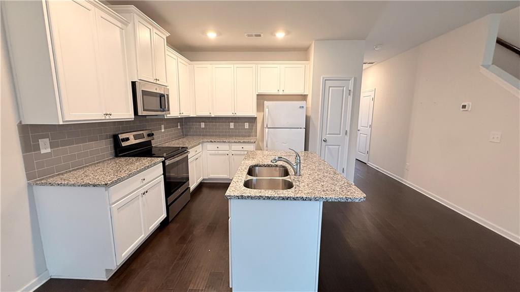 7085 Gladstone Circle Property Photo 4