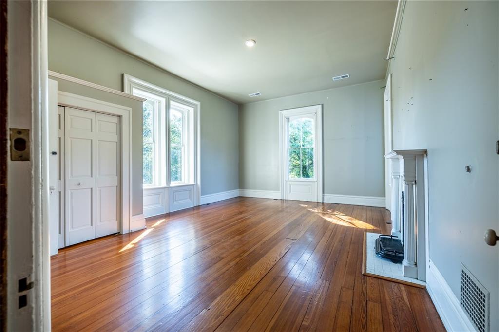 906 E 2nd Avenue E Property Photo 29