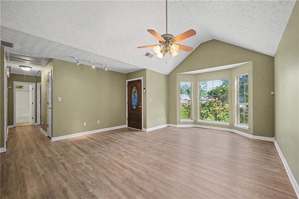 204 Spring Circle Property Photo 4