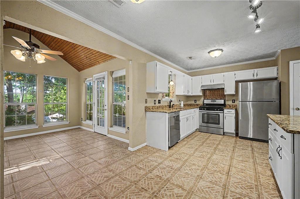 204 Spring Circle Property Photo 6