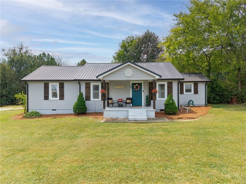 691 Clarkwood Road Property Photo 1