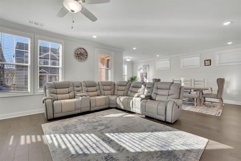 1070 Poppy Pointe Property Photo 4