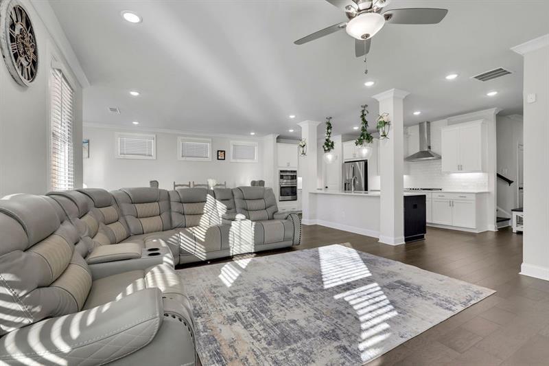 1070 Poppy Pointe Property Photo 5