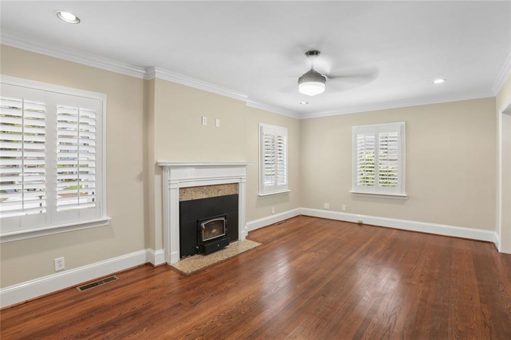 266 Midvale Drive Ne Property Photo 5