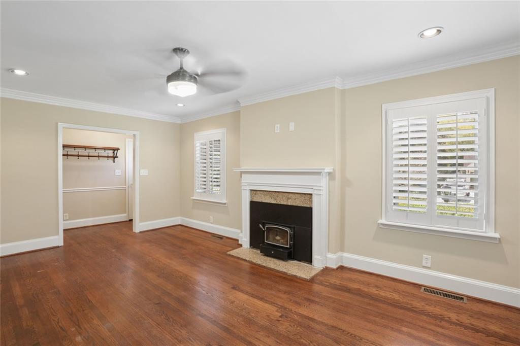 266 Midvale Drive Ne Property Photo 6