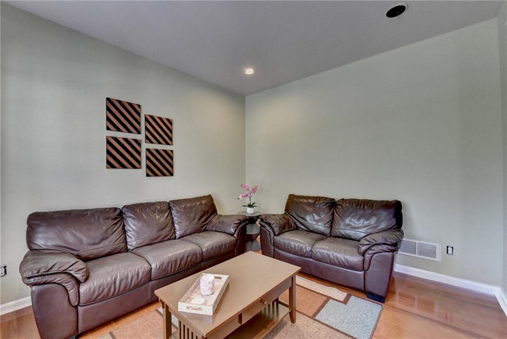 770 Pimlicon Place Property Photo 6