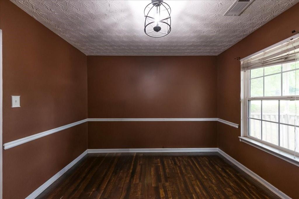 215 Highgrove Drive Property Photo 4