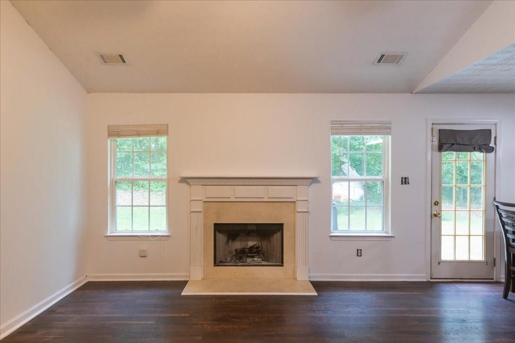 215 Highgrove Drive Property Photo 5