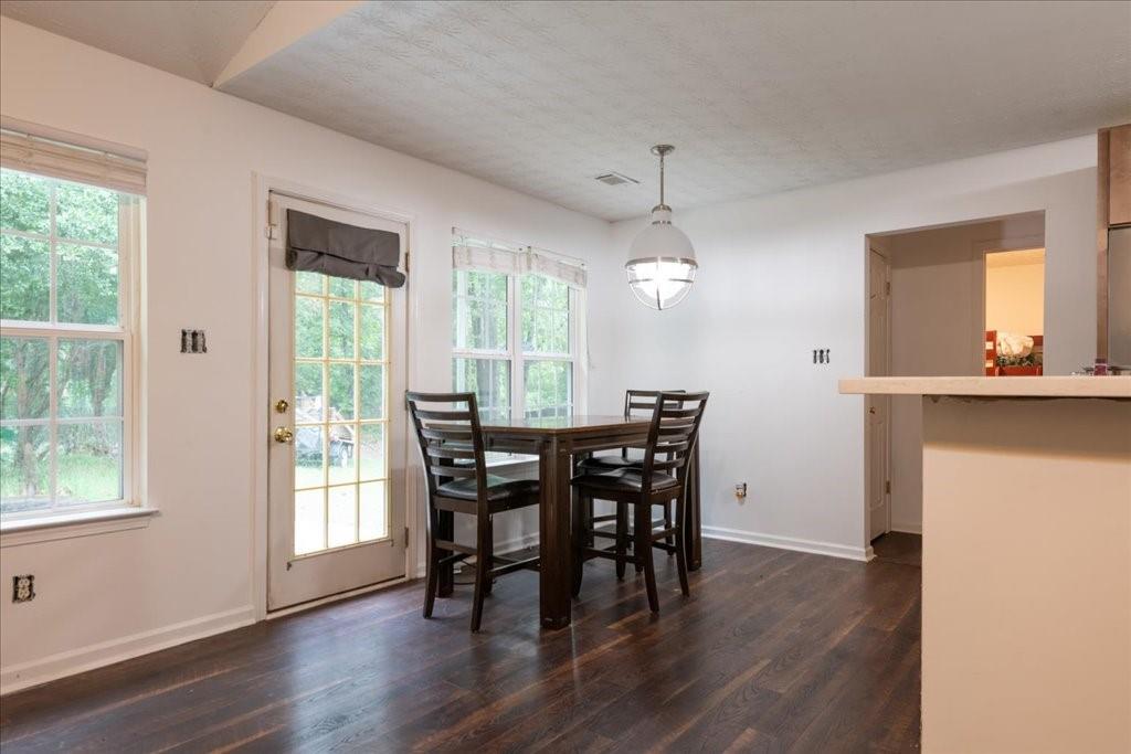 215 Highgrove Drive Property Photo 6