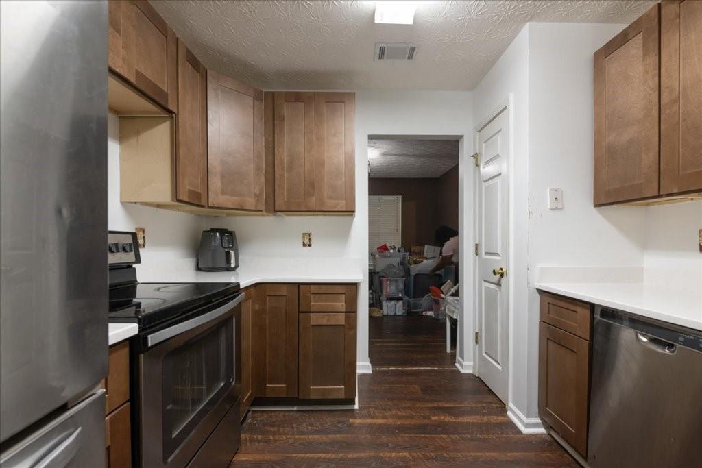 215 Highgrove Drive Property Photo 7