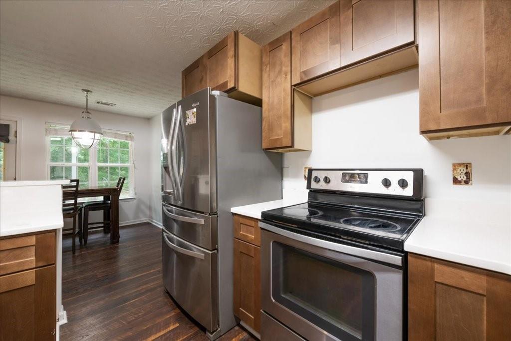 215 Highgrove Drive Property Photo 10