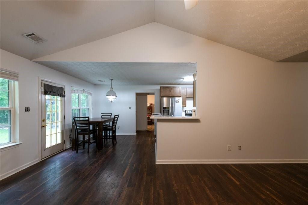 215 Highgrove Drive Property Photo 11