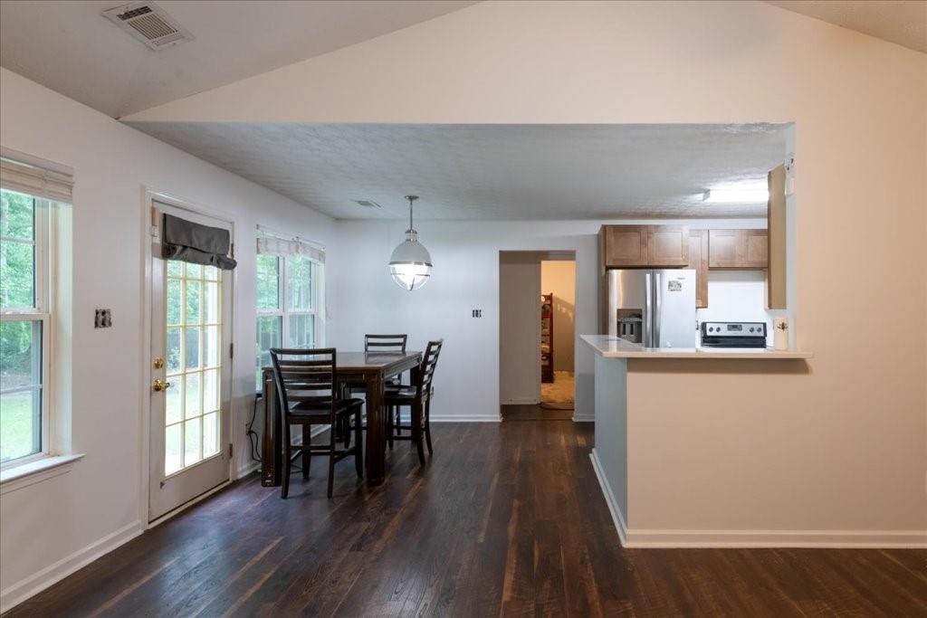 215 Highgrove Drive Property Photo 12