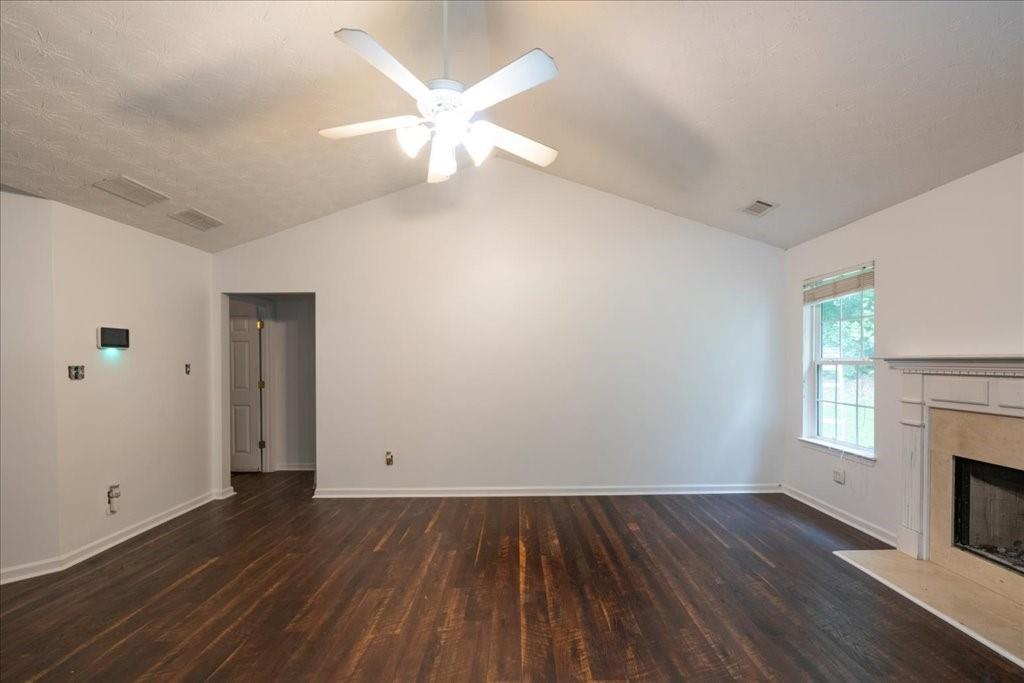 215 Highgrove Drive Property Photo 13