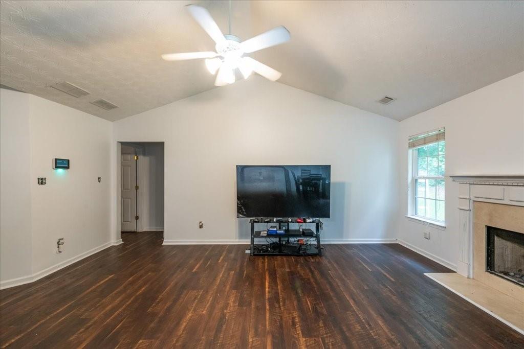 215 Highgrove Drive Property Photo 14