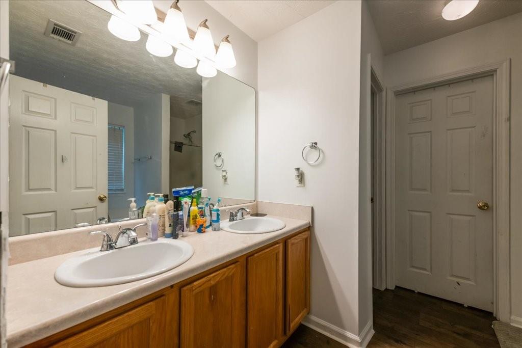 215 Highgrove Drive Property Photo 27